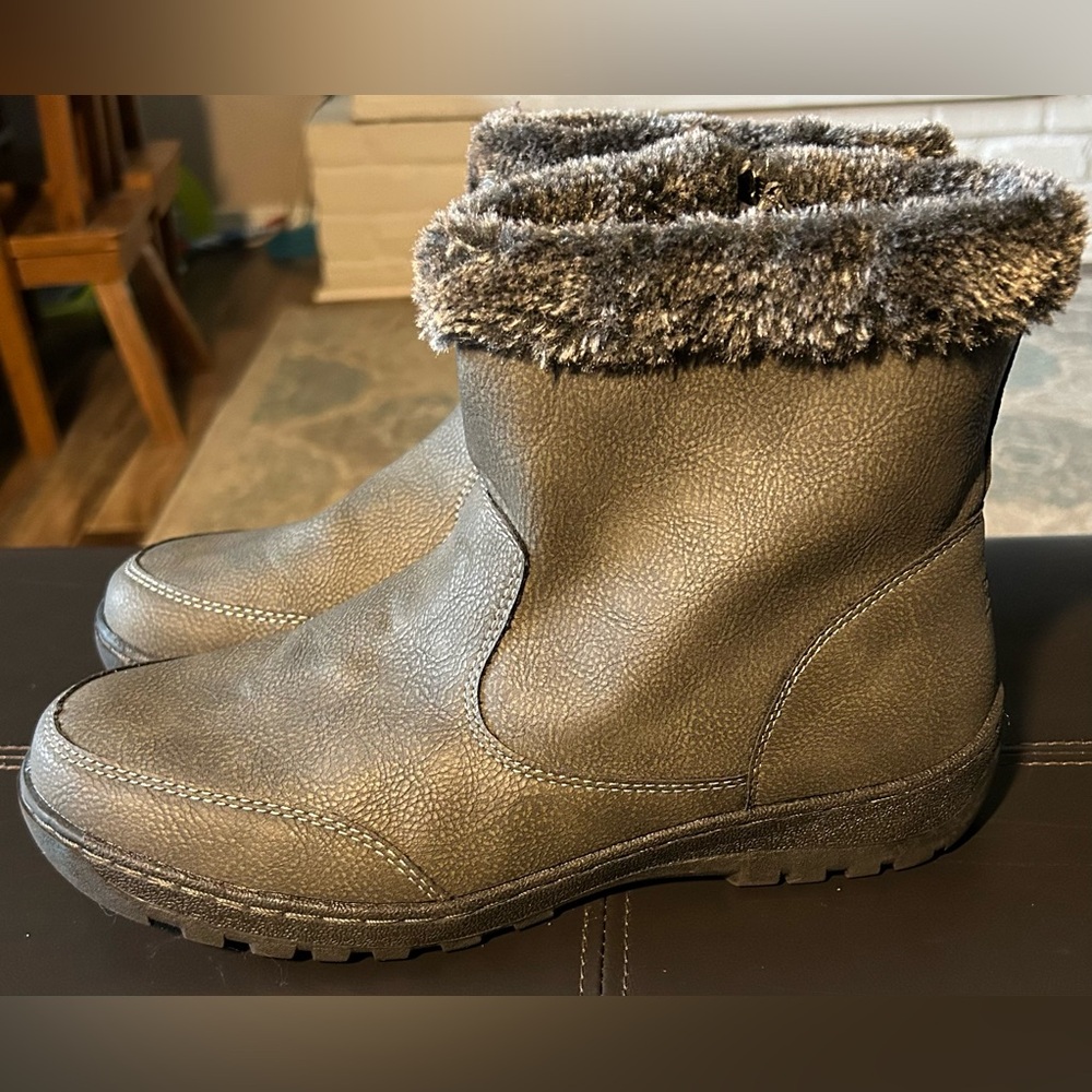 Khombu Faux Fur Trim Winter Boots in Dark Gray Size 10